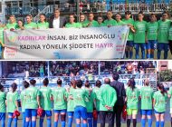 Ataşehir’de Kadın Futbol Takımı ‘Kadına Şiddete Hayır’ Dedi