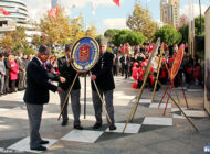 Cumhuriyet Bayramı Kutlamaları Atatürk Anıtına Çelenk Sunumu İle Başladı