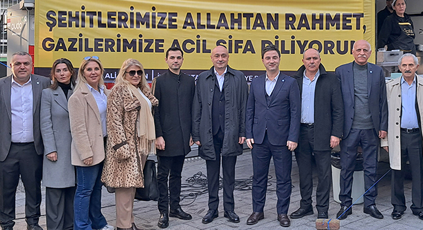 İYİ Parti Ataşehir Başkan Adayı Şehitlerimiz İçin Lokma Dağıttı