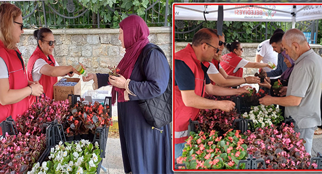 Ataşehir ’de Arife Günü Mezarlık Ziyaretinde Anlamlı İkram