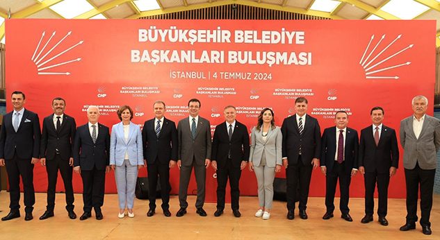 CHP ’li Büyükşehir Belediye Başkanları İstanbul’da Bir Araya Geldi
