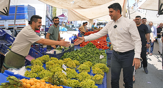 Başkan Adıgüzel İçerenköy Semt Pazarı’nda Esnafı ve Vatandaşı Dinledi