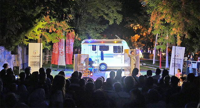 Karavan Tiyatrosu Ataşehir’de: ‘Meraklısı İçin Öylesine Bir Hikaye”