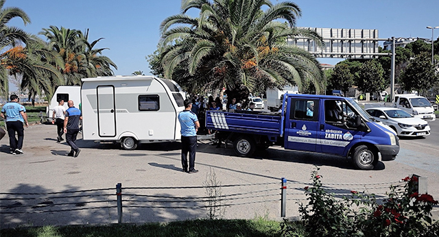 Maltepe Sahilinde Park Halindeki Karavanlar Kaldırıldı