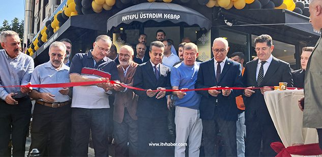 Yenilenen ‘Antepli Üstadım’ Açılışında Dostlarıyla Buluştu