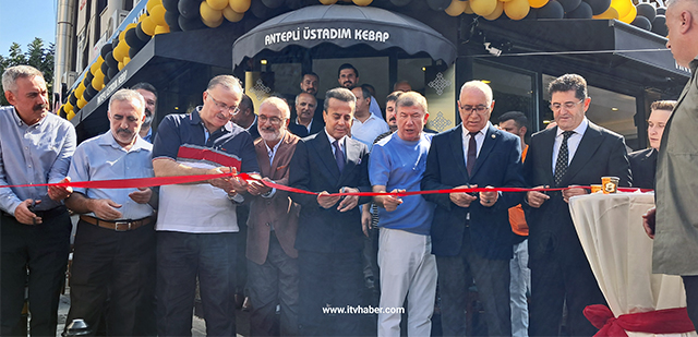 Yenilenen ‘Antepli Üstadım’ Açılışında Dostlarıyla Buluştu