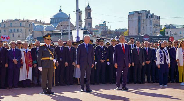 İstanbul ’da Cumhuriyetin 101. Yılı Kutlamaları Çelenk Töreni İle Başladı