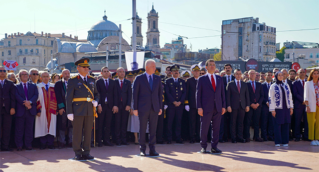 İstanbul ’da Cumhuriyetin 101. Yılı Kutlamaları Çelenk Töreni İle Başladı