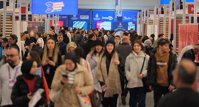 İstanbul Kariyer Fuarı, İş Arayanların Akınına Uğradı