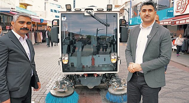 Ataşehir’de Temizlik Süpürme Araçları Hizmete Başladı